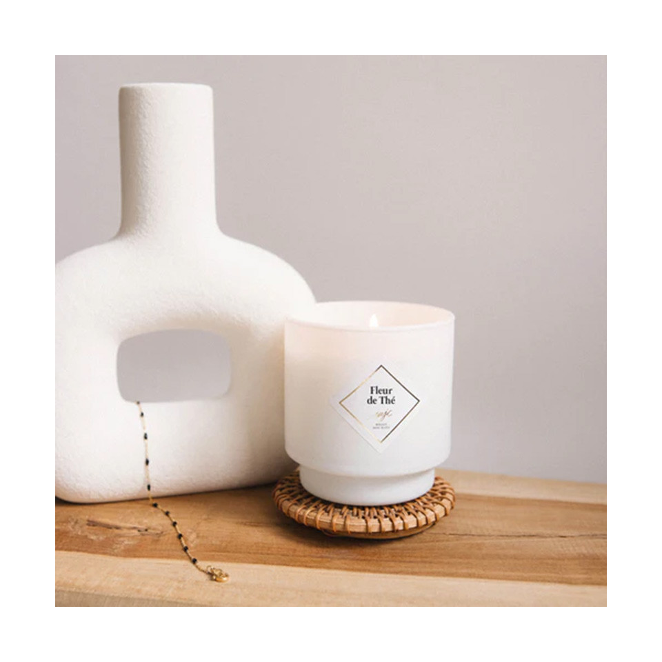 LES ESSENTIELLES FLEUR DE THÉ CON COLLANA NERA