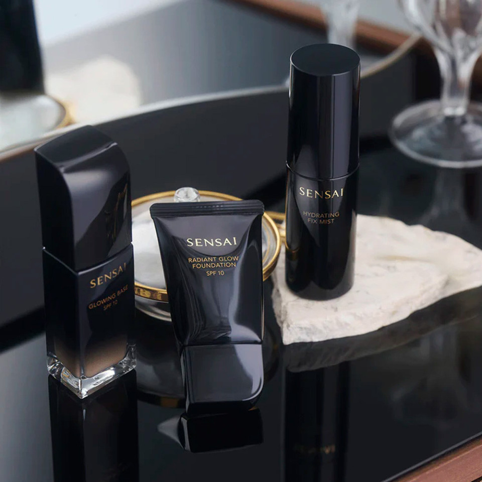 RADIANT GLOW FOUNDATION SPF 10