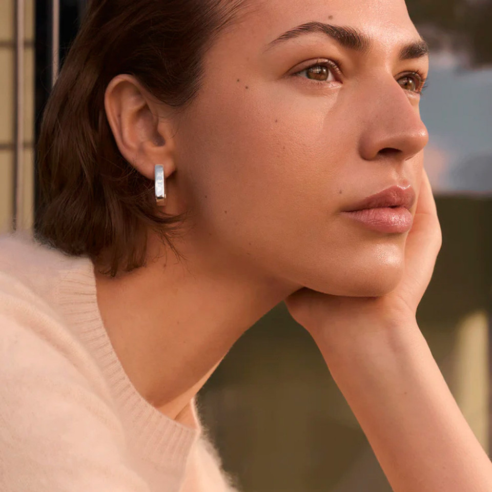 RADIANT GLOW FOUNDATION SPF 10