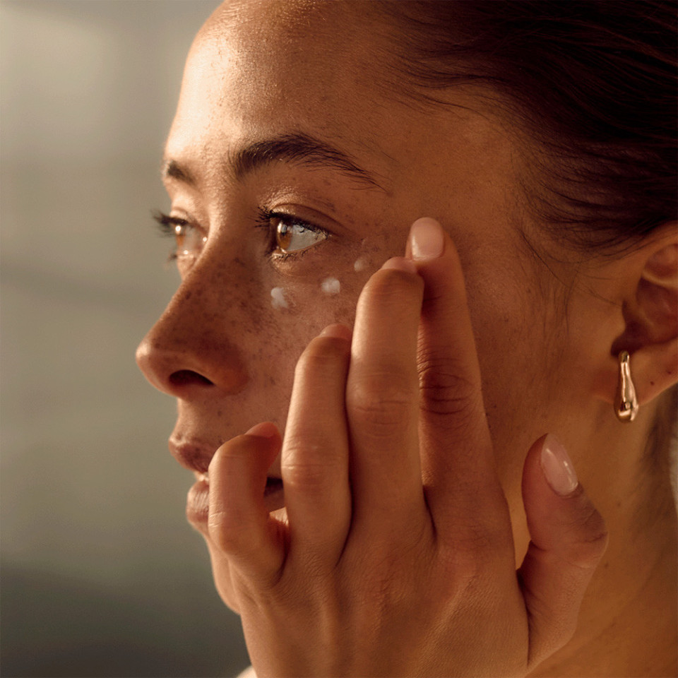 AWAKENING CREAMY EYE ESSENCE