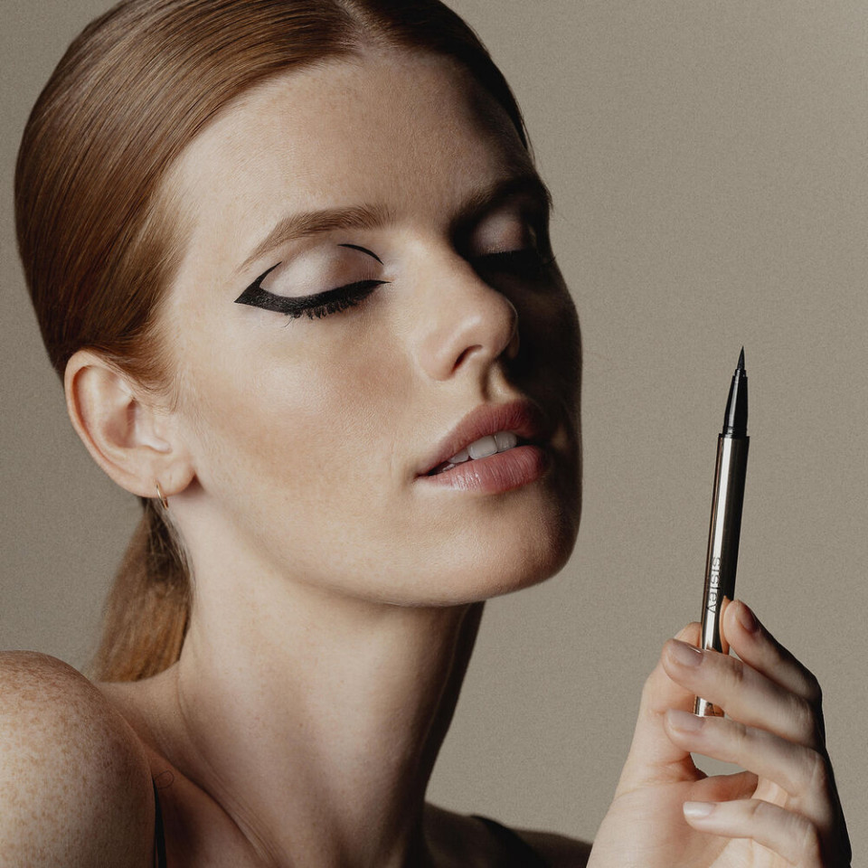 EYELINER LIGNE NOIRE